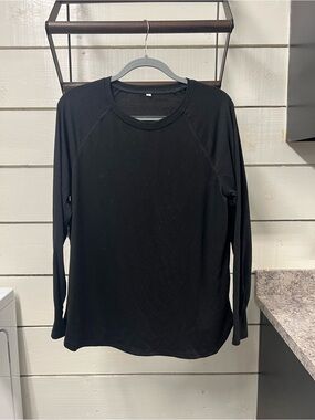Woman’s Long Sleeve Crew Tee in Black